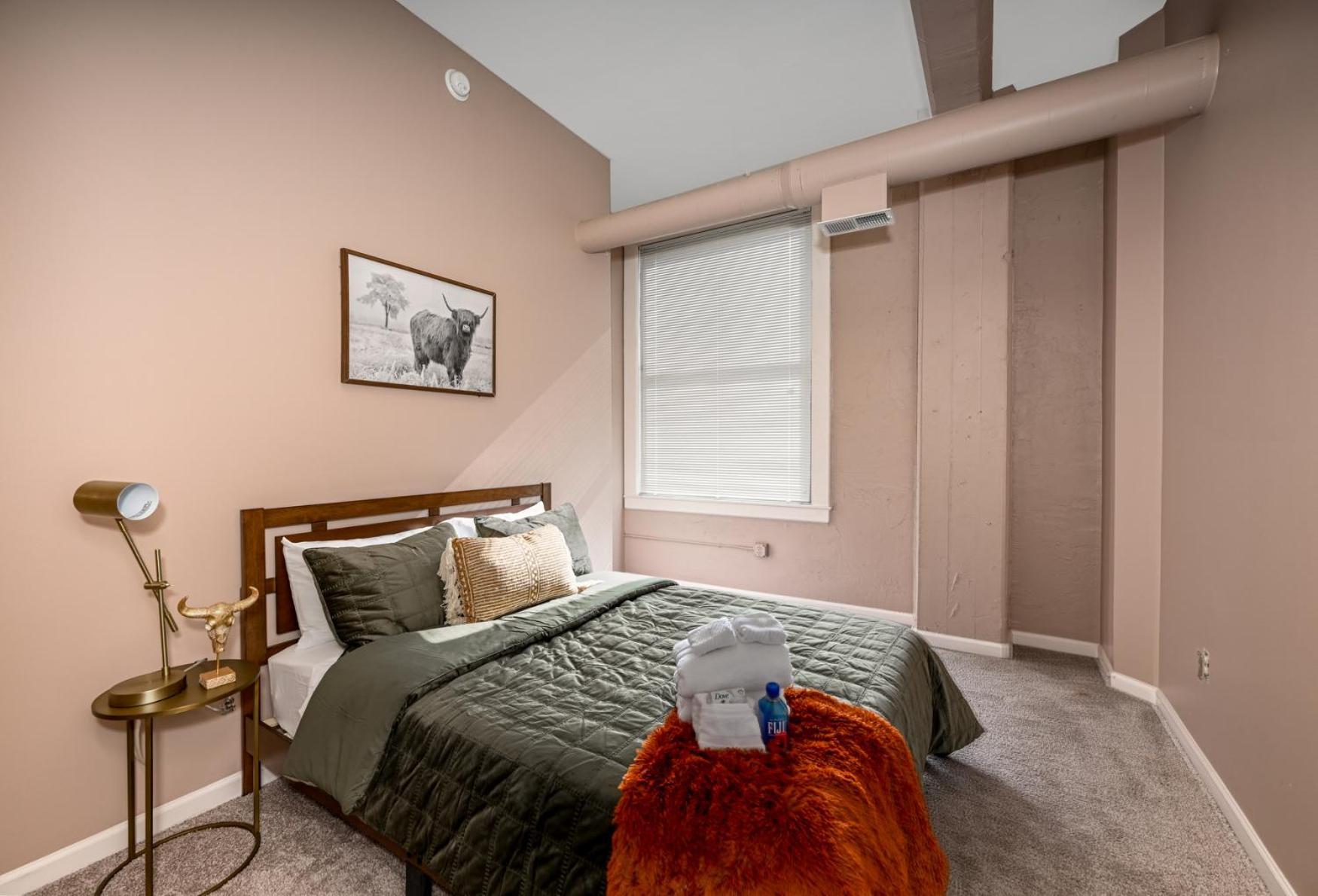 2 Bath Prkg+Gym+Sauna Perk Plaza +30 Day Cleveland Zewnętrze zdjęcie
