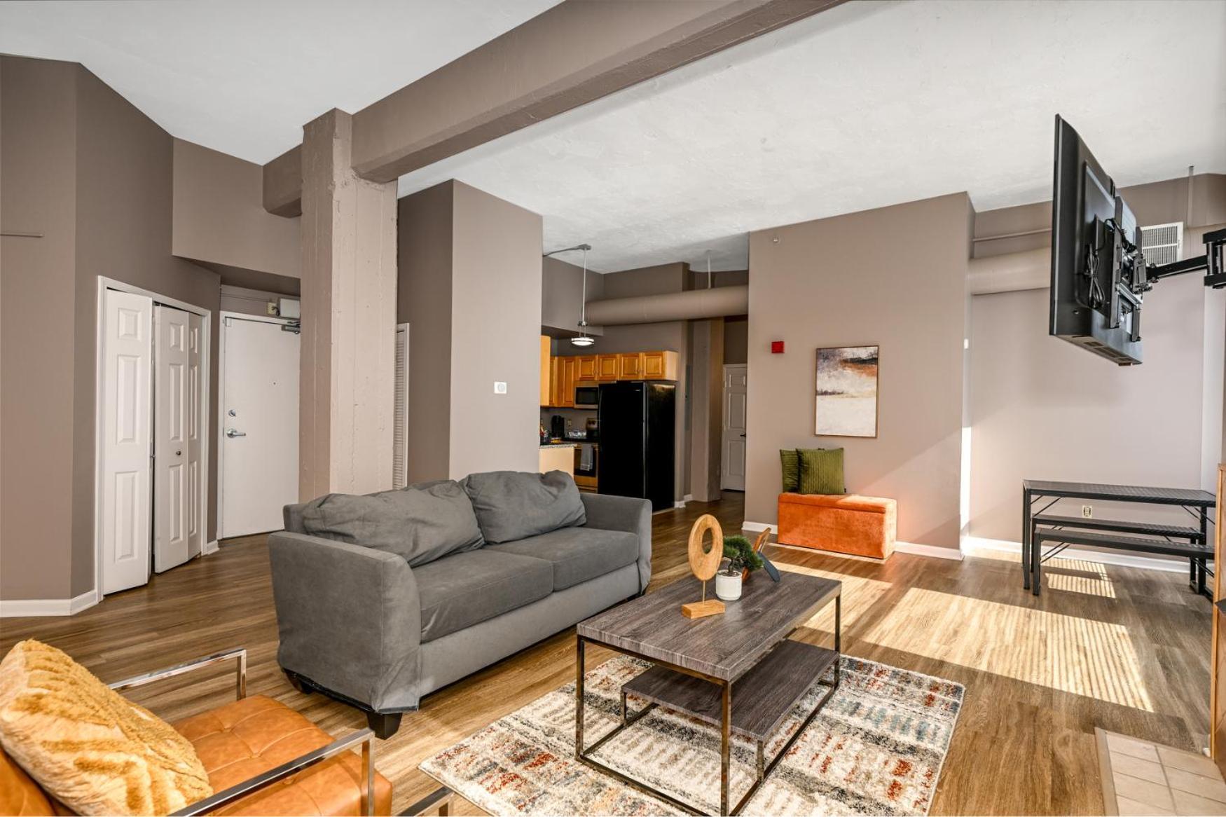 2 Bath Prkg+Gym+Sauna Perk Plaza +30 Day Cleveland Zewnętrze zdjęcie