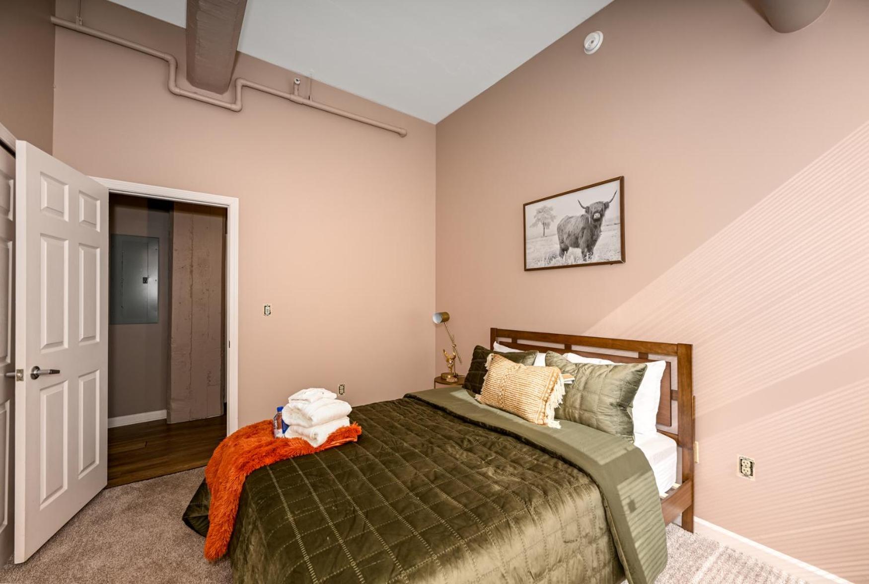 2 Bath Prkg+Gym+Sauna Perk Plaza +30 Day Cleveland Zewnętrze zdjęcie