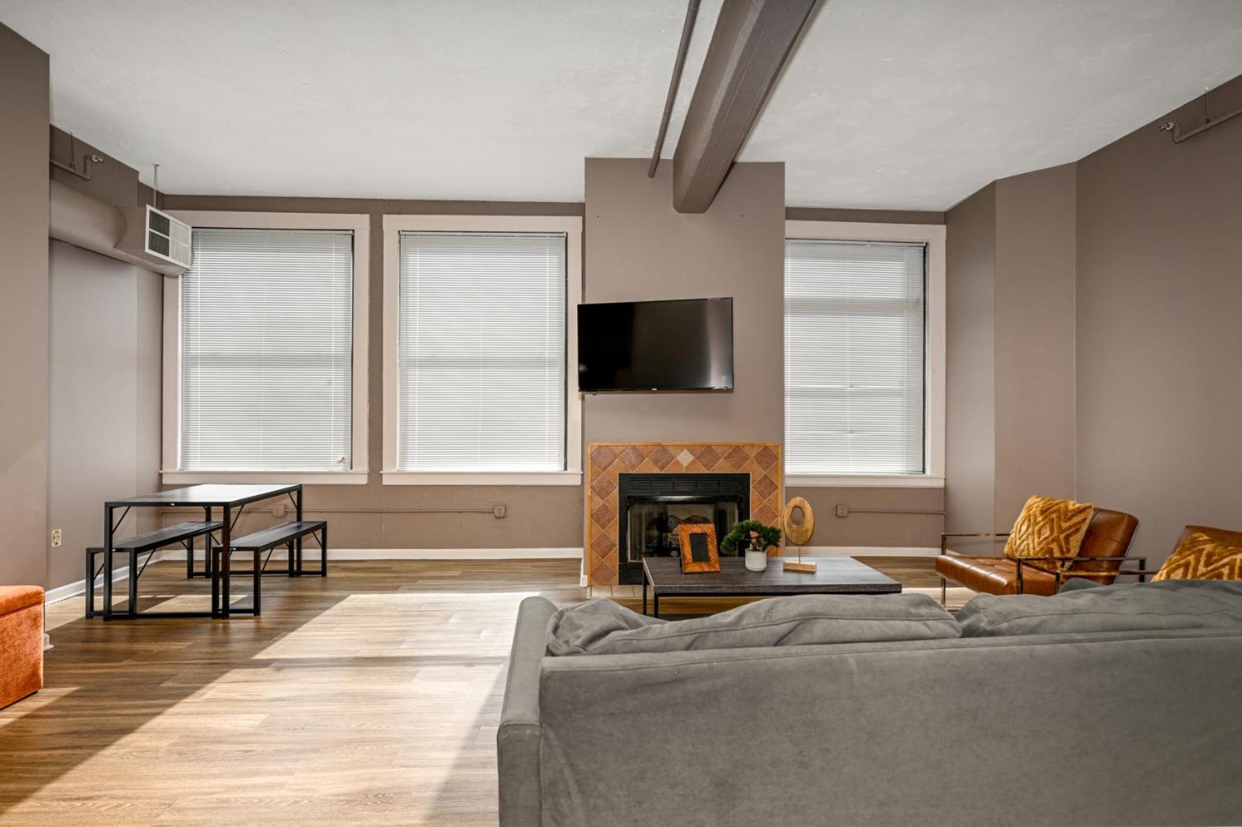 2 Bath Prkg+Gym+Sauna Perk Plaza +30 Day Cleveland Zewnętrze zdjęcie