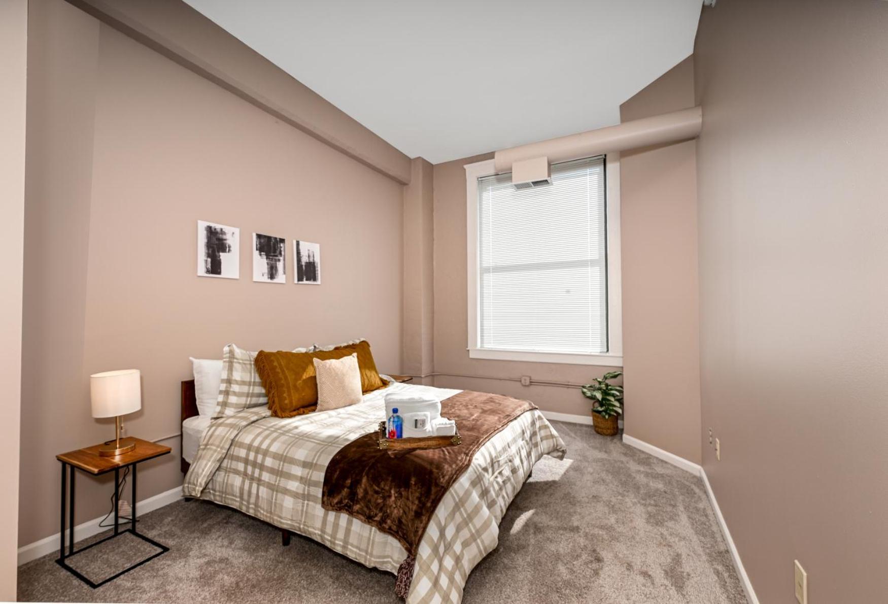 2 Bath Prkg+Gym+Sauna Perk Plaza +30 Day Cleveland Zewnętrze zdjęcie