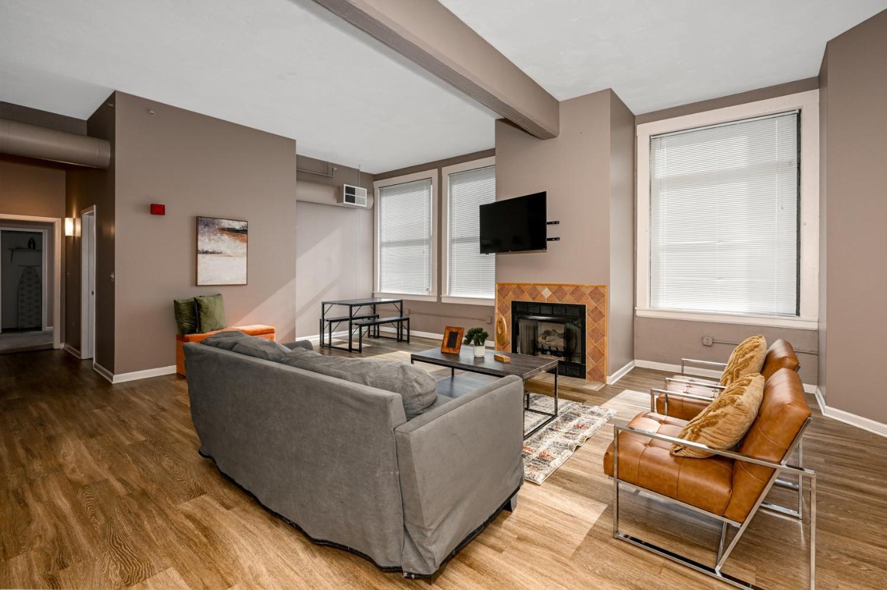 2 Bath Prkg+Gym+Sauna Perk Plaza +30 Day Cleveland Zewnętrze zdjęcie